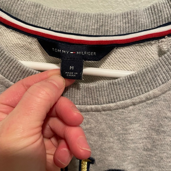 Tommy Hilfiger Embroidered Crew Neck Sweatshirt Gray Women’s Size Medium - Picture 4 of 9